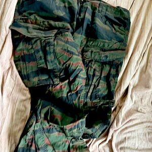 Cargo colored cargo pants by G star raw set yourself apart fromthe other men